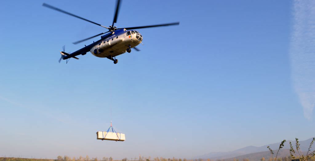video foto spectaculos noul refugiu de la călțun montat cu ajutorul elicopterului