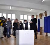 VIDEO SI GALERIE FOTO: Iohannis a votat cu emoție și le-a transmis gânduri bune românilor