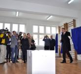 VIDEO SI GALERIE FOTO: Iohannis a votat cu emoție și le-a transmis gânduri bune românilor