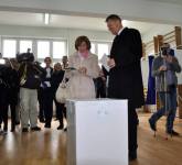 video si galerie foto: iohannis a votat cu emoție și le-a transmis gânduri bune românilor