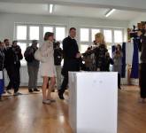 VIDEO SI GALERIE FOTO: Iohannis a votat cu emoție și le-a transmis gânduri bune românilor