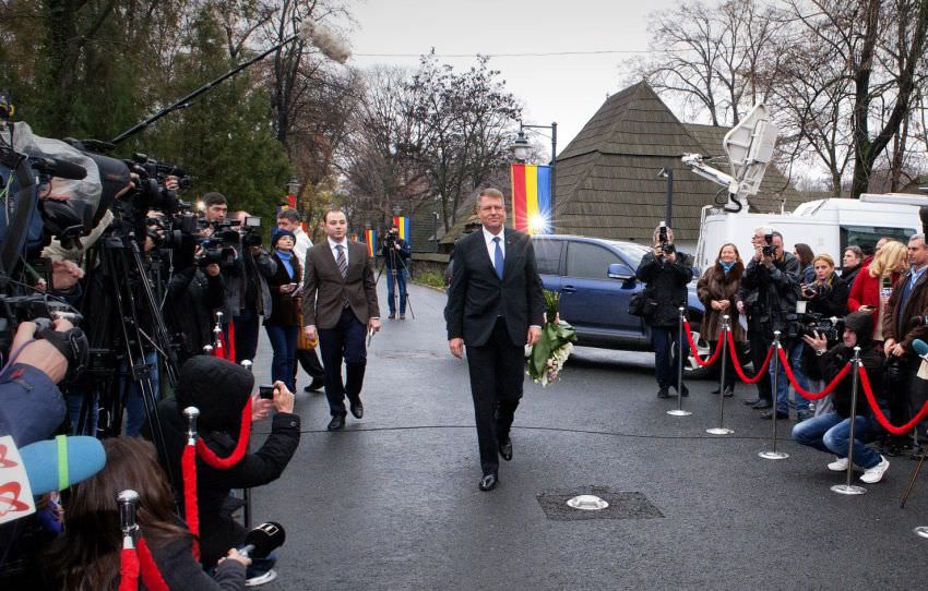 decizie îngrijorătoare pentru iohannis. curtea a luat o decizie în cazul incompatibilității președintelui ales!