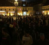 video foto peste 2.000 de oameni în piața mare la un miting de solidaritate cu românii din diaspora