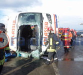 video și galerie foto accdident mohu: autocar atlassib răsturnat pe dn1. doi pasageri au murit, iar alți șapte sunt răniți!
