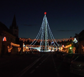 video foto la cisnădie a fost inaugurat cel mai înalt brad de crăciun din românia