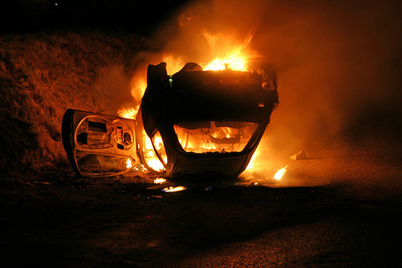 mașină în flăcări la racovița în urma unui accident rutier!