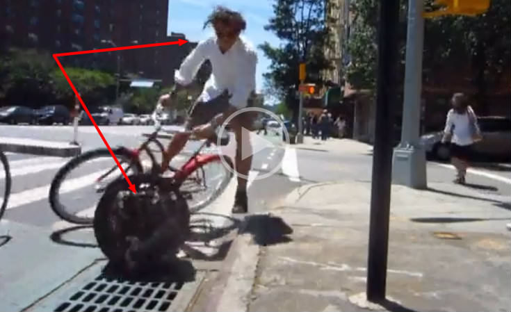 un tânăr demonstrează cât de greu e în trafic pentru bicicliști - dacă ești biciclist trebuie să vezi acest video