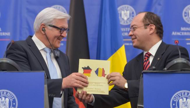gafa la bucurești, scuzele la sibiu: ministrului de externe al germaniei i s-a dăruit o broșură cu franța - incidente și în vizita la sibiu