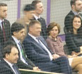 Klaus Iohannis și Carmen la Cupa Davis. Au stat în lojă cu finul Vecerdea și au adus noroc României! (VIDEO FOTO)