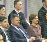 Klaus Iohannis și Carmen la Cupa Davis. Au stat în lojă cu finul Vecerdea și au adus noroc României! (VIDEO FOTO)