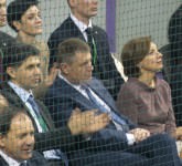 Klaus Iohannis și Carmen la Cupa Davis. Au stat în lojă cu finul Vecerdea și au adus noroc României! (VIDEO FOTO)