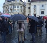 update video foto – miting în piața mare împotriva ”imunității parlamentare”. au venit puțini oameni!