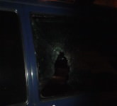 urletele hoțului din duba jandarmilor ar fi teatrale - bărbatul a spart geamul mașinii cu pumnul - foto si video