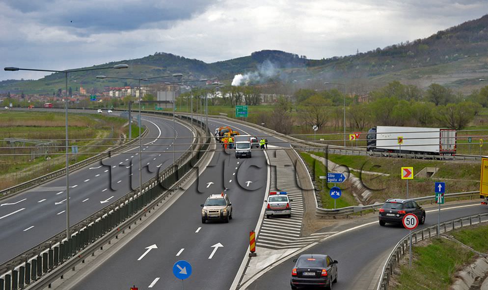 FOTO - Accident la intrarea pe autostrada A1 în Sibiu. Două șoferițe s-au tamponat! UPDATE VIDEO