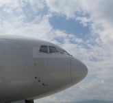 video și foto exclusiv din și cu boeing-ul 777 aterizat la sibiu. unde a mai zburat și câți ani are aeronava!