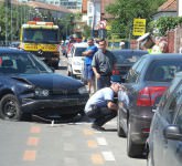 video foto accident grav pe iorga - două femei rănite. una a fost prinsă sub o mașină!