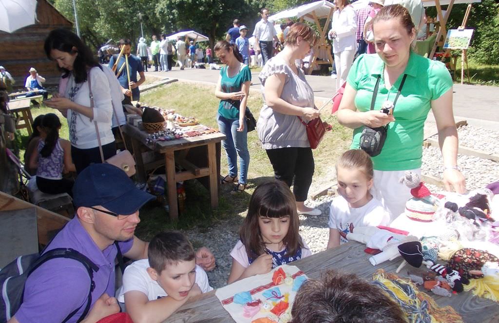 peste 10.000 de vizitatori la târgul naţional de jucării de la sibiu