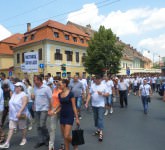 VIDEO FOTO Marș anti Ponta la Sibiu - A durat fix 15 minute și s-au strâns vreo 250 de oameni