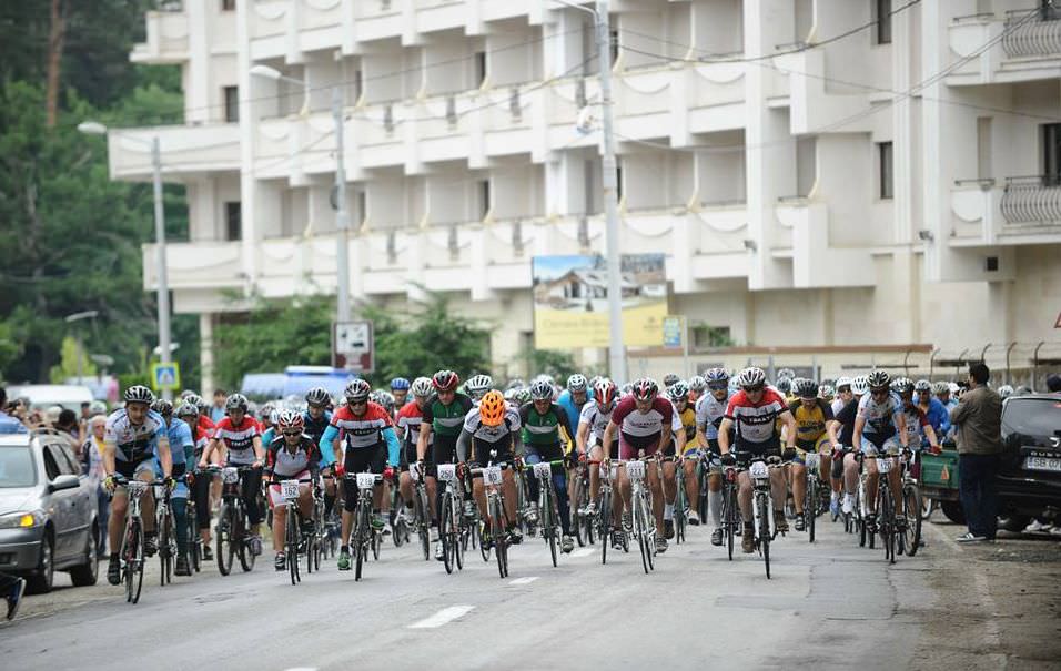 avanpremiera turului ciclist al sibiului 2015 - cursa sponsorilor câștigată de echipa continental 1