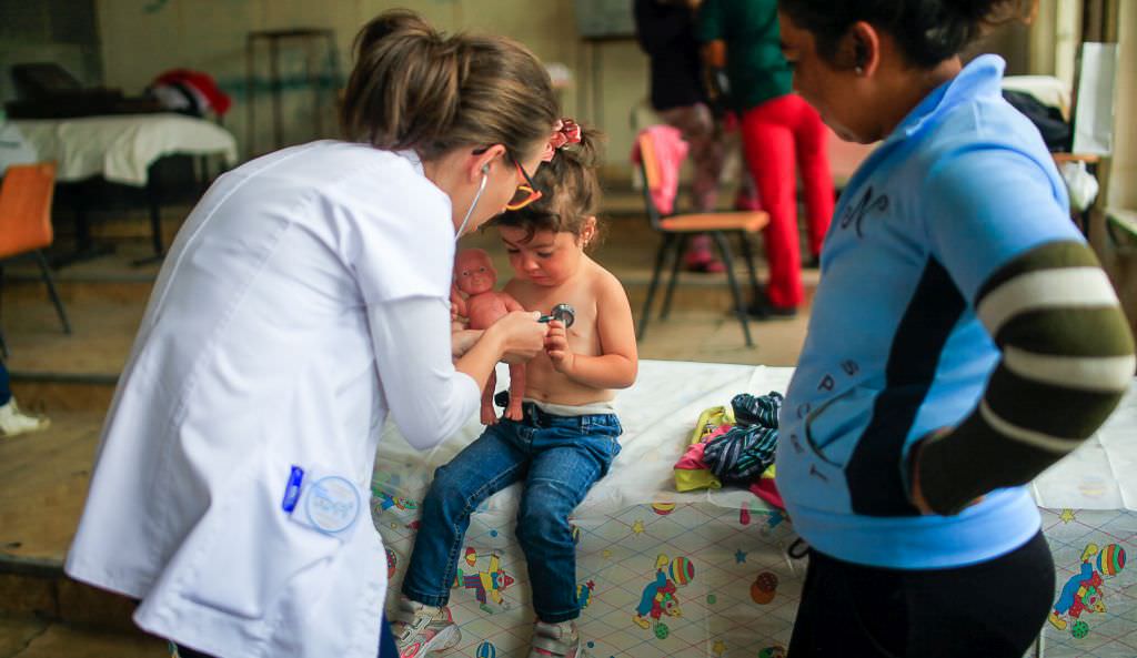 mii de copii testați auditiv gratuit la sibiu cu sprijinul celor de la spitalul polisano