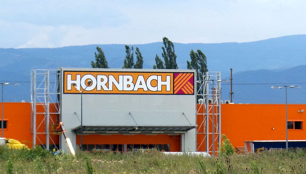 foto - hornbach se pregătește să deschidă magazinul din sibiu