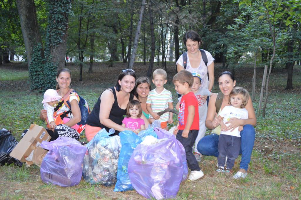 invitație pentru curățenie cu cei mici în parcul sub arini