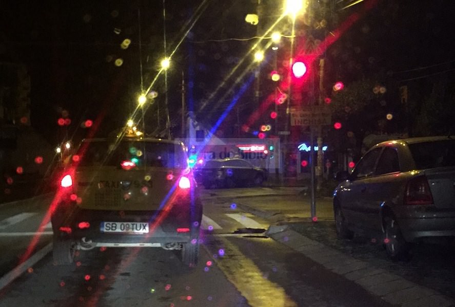 video foto accidente luni seară în sibiu: tamponare violentă pe strada lungă. tânără lovită pe milea!