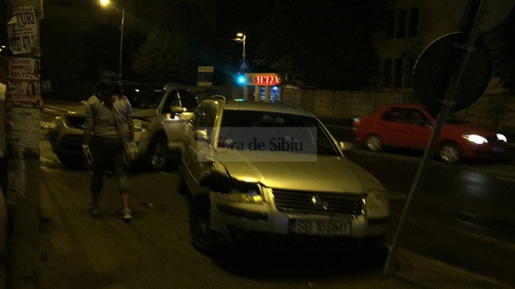 video foto accidente luni seară în sibiu: tamponare violentă pe strada lungă. tânără lovită pe milea!
