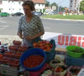video foto – piața țărănească de la sibiu, a împlinit trei ani. ce găsim aici de vânzare!