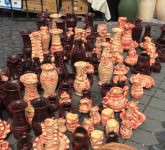 video - foto zeci de meșteri olari expun în piața mare a sibiului la târgul olarilor. ce poți cumpăra!