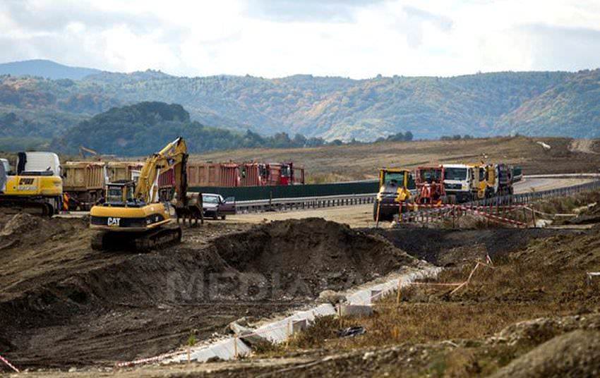 foto - au început lucrările la autostrada demolată între sibiu şi orăştie. ministrul transporturilor a făcut scandal!