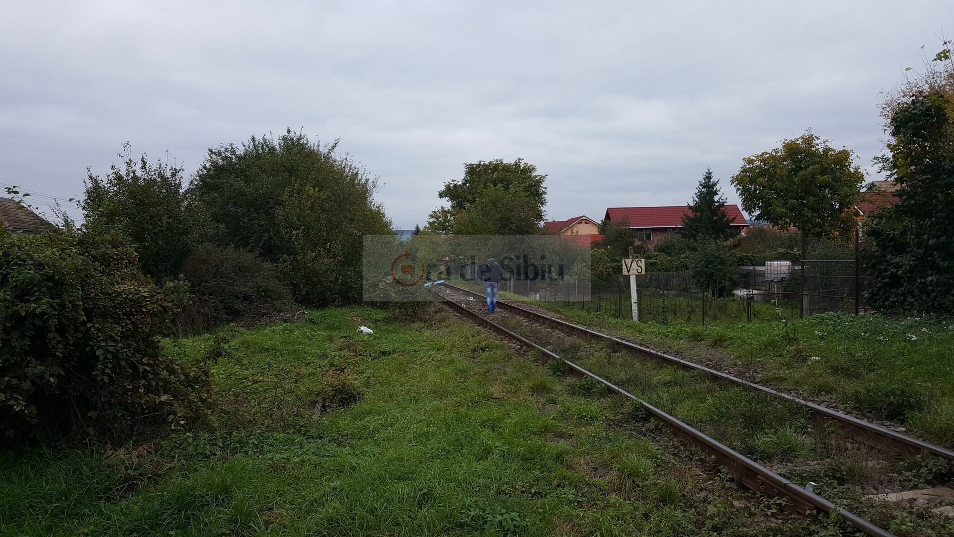 VIDEO FOTO – Bărbat din Vâlcea, lovit mortal de tren pe Câmpului. I-a retezat capul! (IMAGINI DURE)