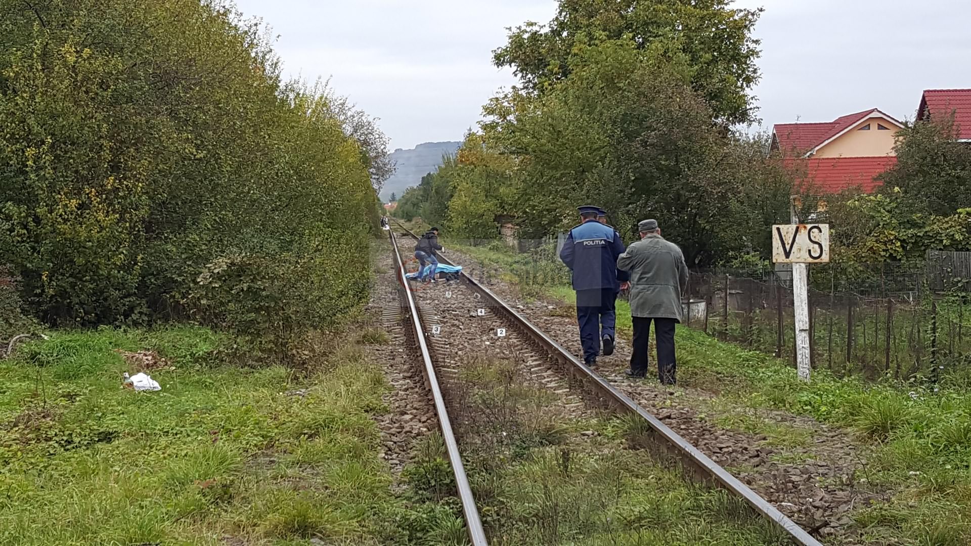 VIDEO FOTO – Bărbat din Vâlcea, lovit mortal de tren pe Câmpului. I-a retezat capul! (IMAGINI DURE)