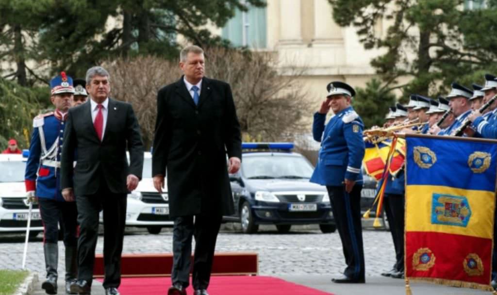 iohannis: ”l-am sfătuit pe oprea să demisioneze”. iar oprea l-a ”ascultat”...