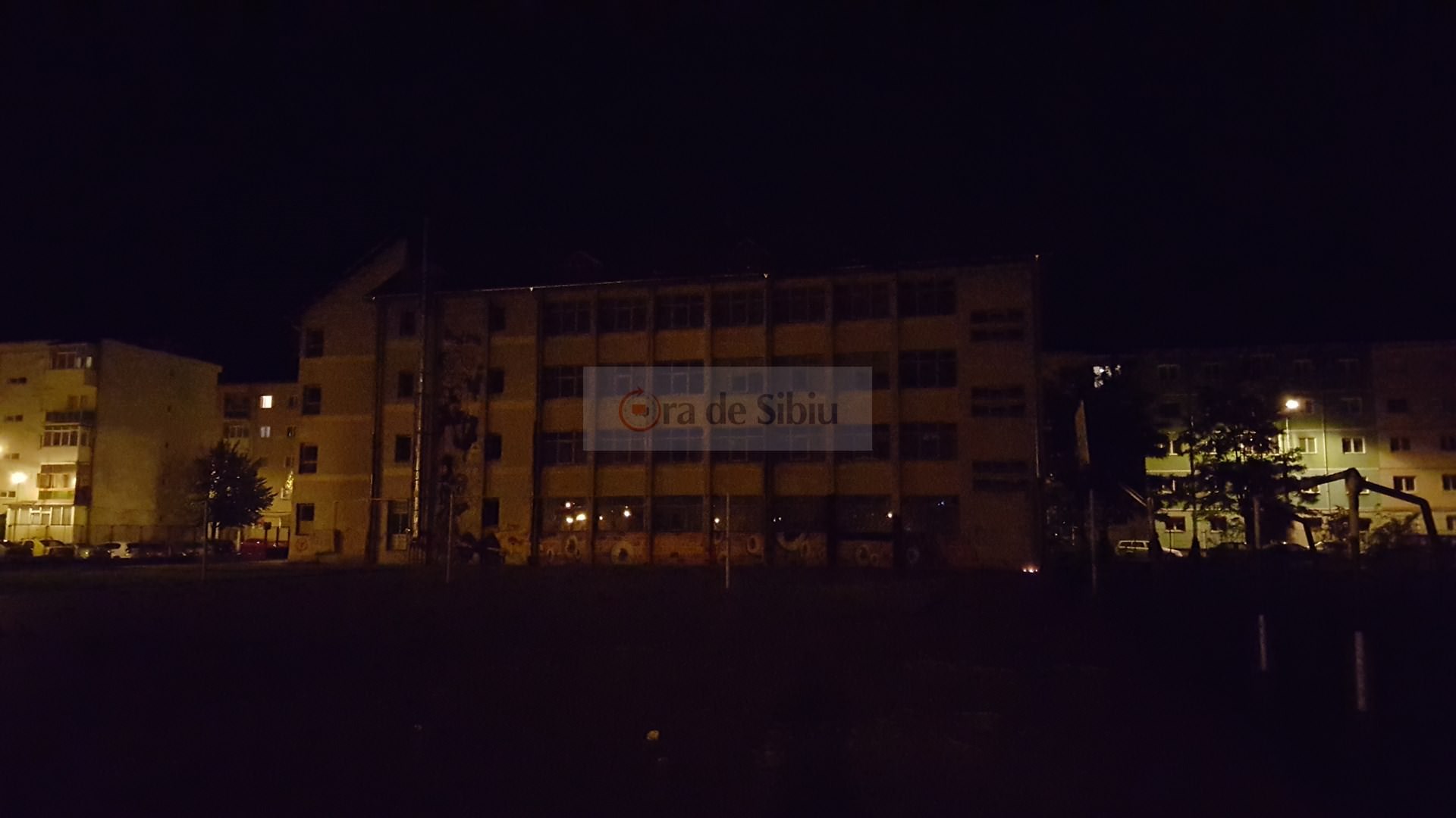 update video foto - a căzut în gol de pe acoperișul școlii 24 din sibiu. cel poreclit pictoru' a murit pe loc!