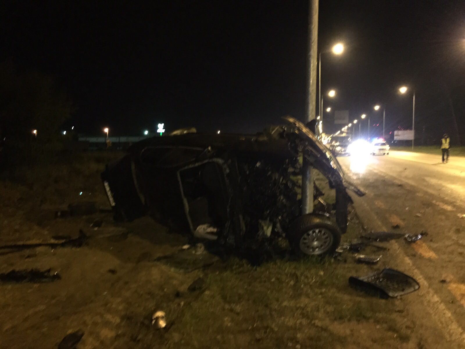 UPDATE VIDEO FOTO - Accident grav lânga Aeroportul Sibiu. O mașină s-a făcut praf, iar patru persoane au fost rănite! (IMAGINI DURE)