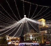 video şi foto – sibiul e parcă mai frumos ca oricând. magie în târgul de crăciun din piața mare!