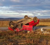 VIDEO FOTO – Accident spectaculos pe drumul Hoților. Trei copii și două femei, victime!