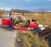 VIDEO FOTO – Accident spectaculos pe drumul Hoților. Trei copii și două femei, victime!