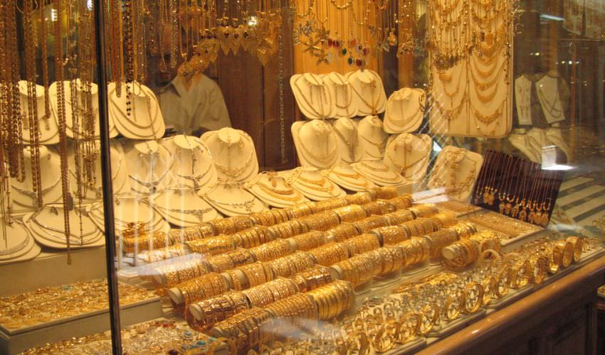 o menajeră bănuită că ar fi furat bijuterii în valoare de 200.000 de euro, a fost prinsă