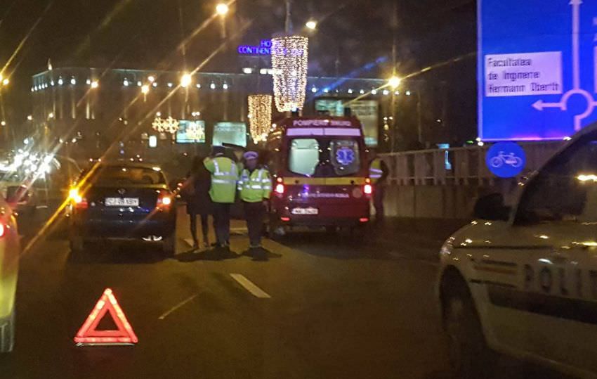 video foto accident în piața unirii. două persoane au ajuns la spital!