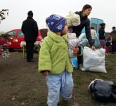 VIDEO FOTO – BUCURIE dăruită în prag de Sărbători pentru zeci de copii și familii nevoiașe din Sibiu. Ne-au răsplătit cu ZÂMBETE DE FERICIRE!