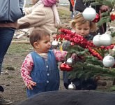 VIDEO FOTO – BUCURIE dăruită în prag de Sărbători pentru zeci de copii și familii nevoiașe din Sibiu. Ne-au răsplătit cu ZÂMBETE DE FERICIRE!