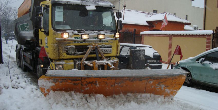 alertă – transfăgărășanul blocat din cauza zăpezii. la bâlea lac ninge puternic (video live)