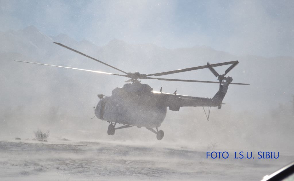 video foto un afacerist din brașov a trimis elicopterul personal să salveze turiștii blocați la bâlea lac