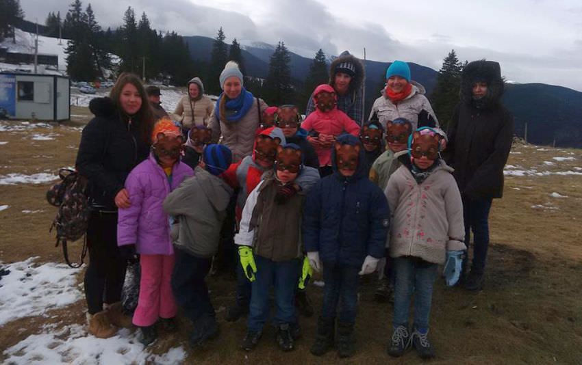 foto - moment emoționant pentru copiii din centrele de plasament din sibiu. au urcat pentru prima oară la munte!