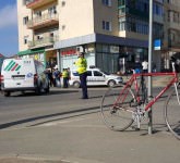 accident la cireșica: un biciclist a fost lovit de un logan - trafic ingreunat - video-foto