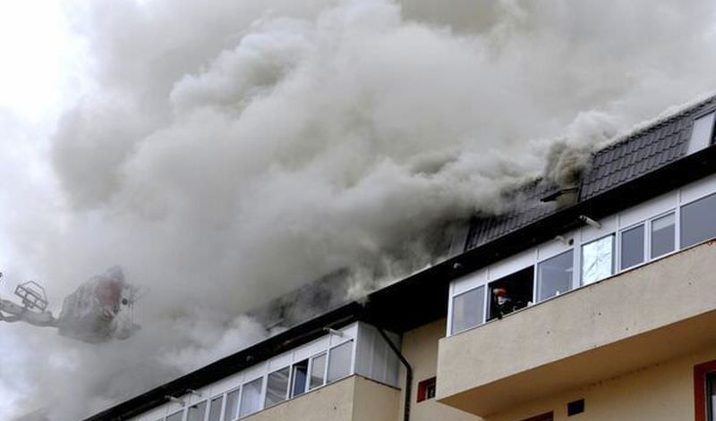 video foto incendiu puternic la un imobil cu peste 200 de garsoniere. sute de oameni evacuați!