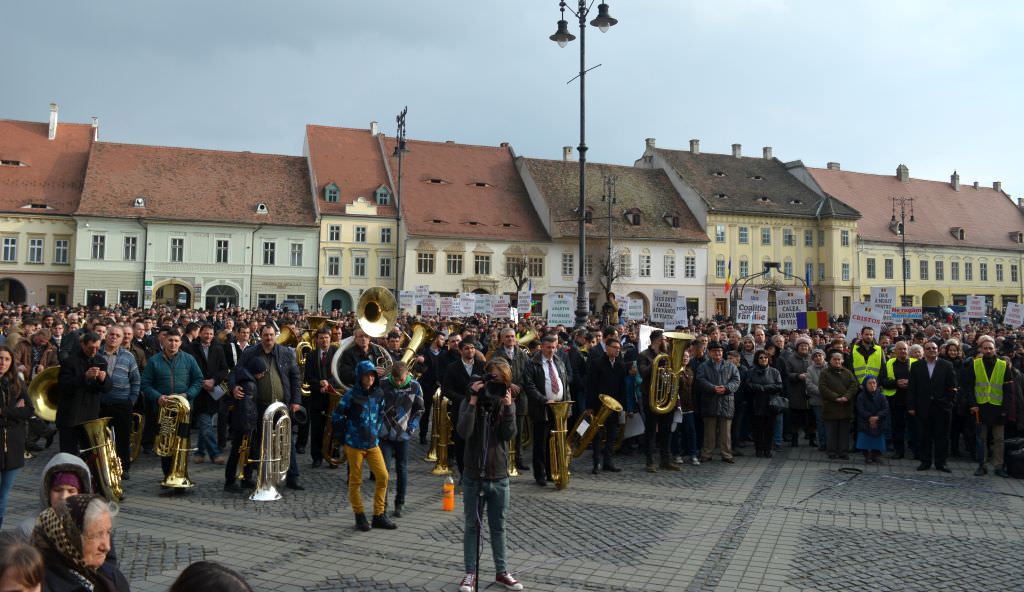 foto - peste 5000 de participanți la marșul organizat duminică de bisericile evanghelice neoprotestante din sibiu