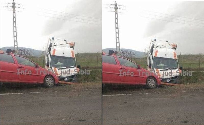 foto – tamponare între o ambulanță și o mașină pe dn7 la tălmaciu. o persoană rănită!